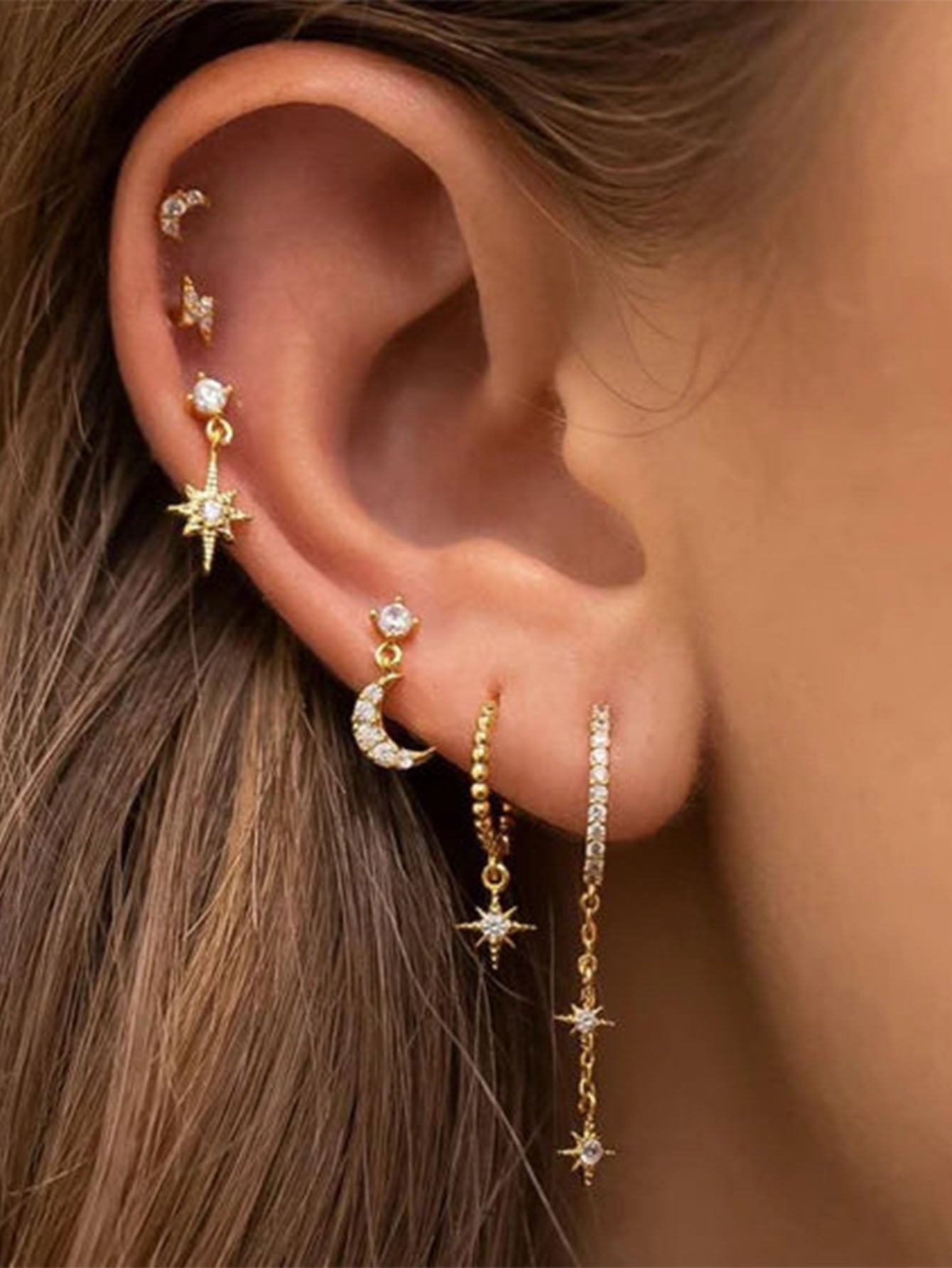 Paulina – Fine guldøreringe med et moderne look.