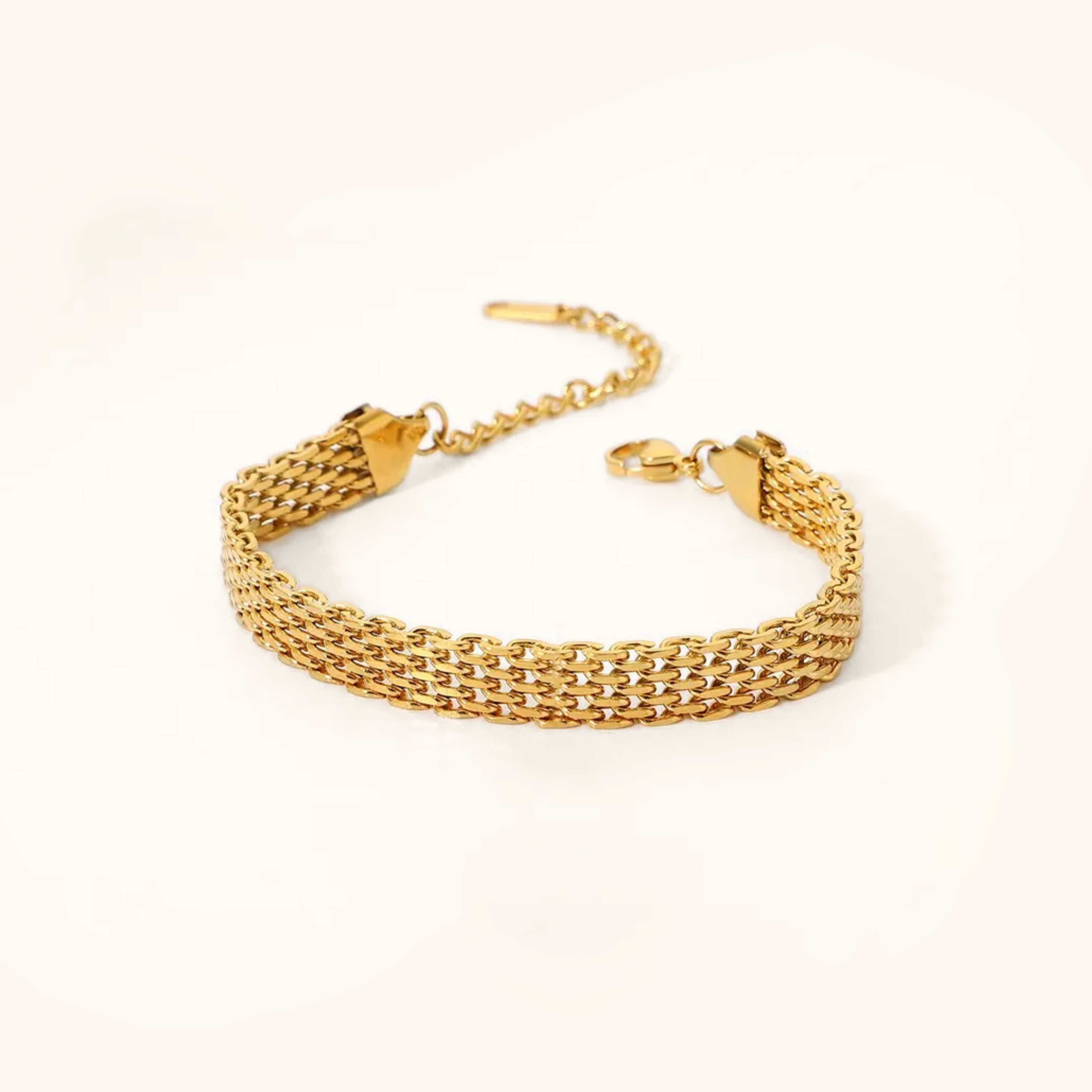Lena – Delikat armbånd med enkel silhuet.