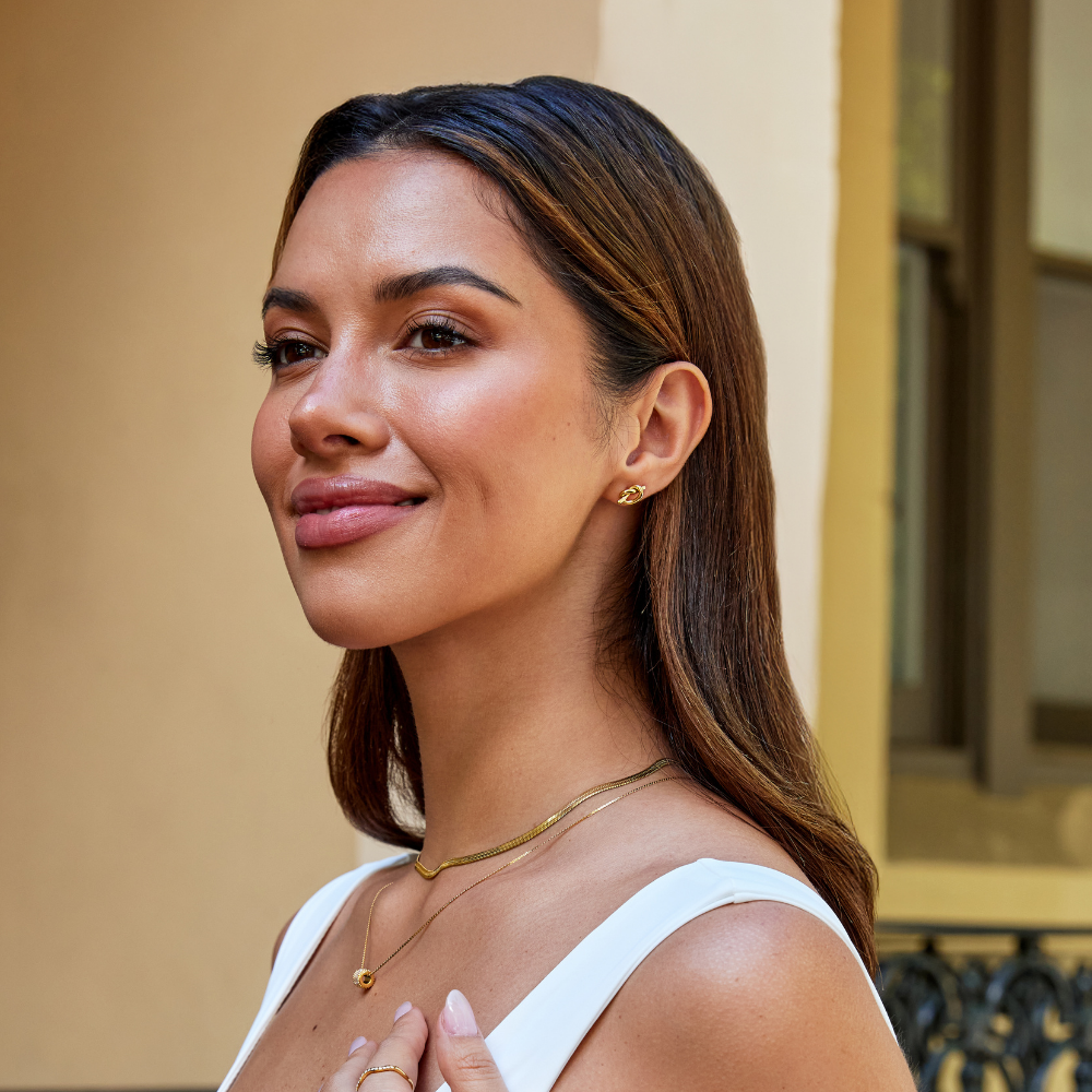 Romina – Guldøreringe med flettet form.