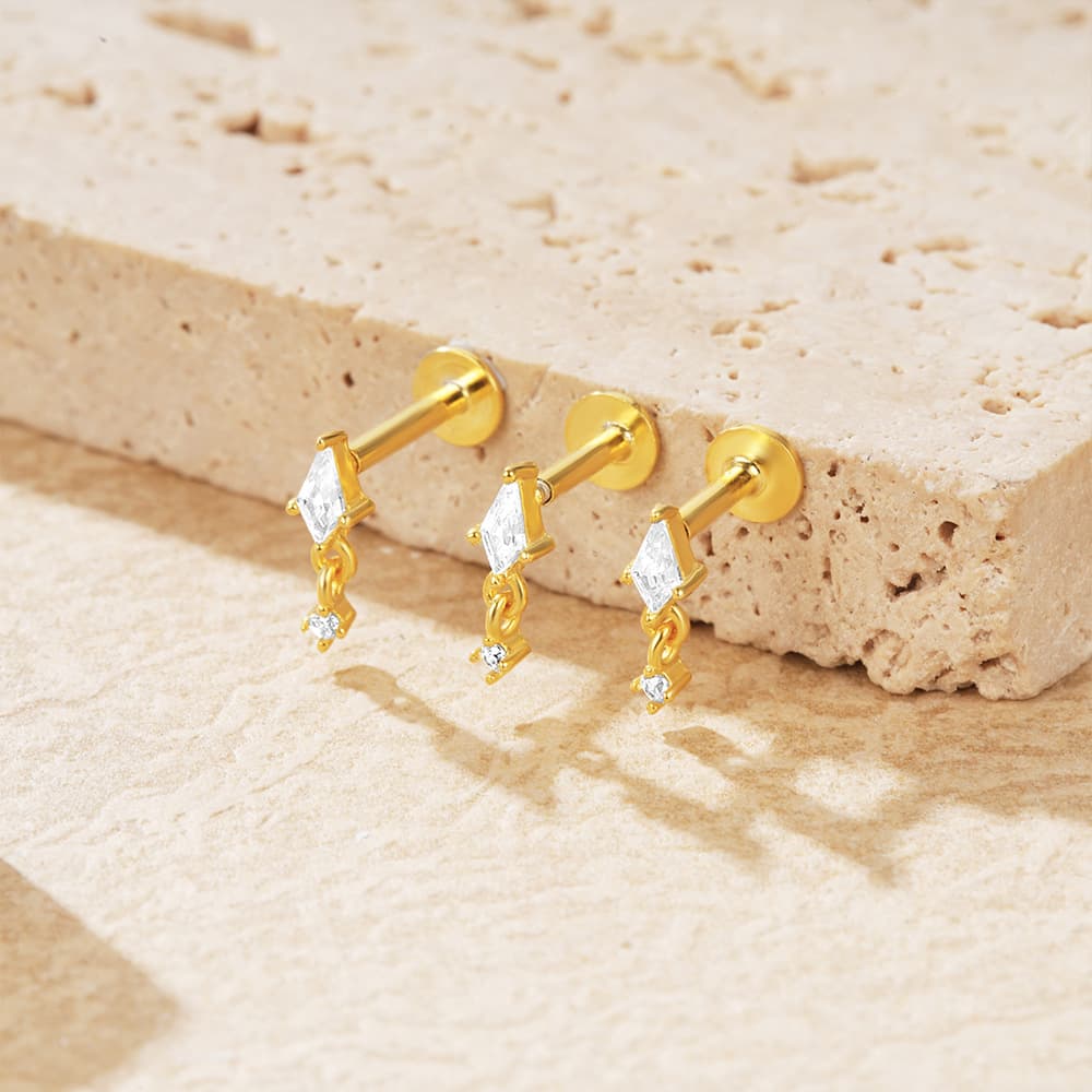 Sophie – Fine guldringe med en diskret glans.