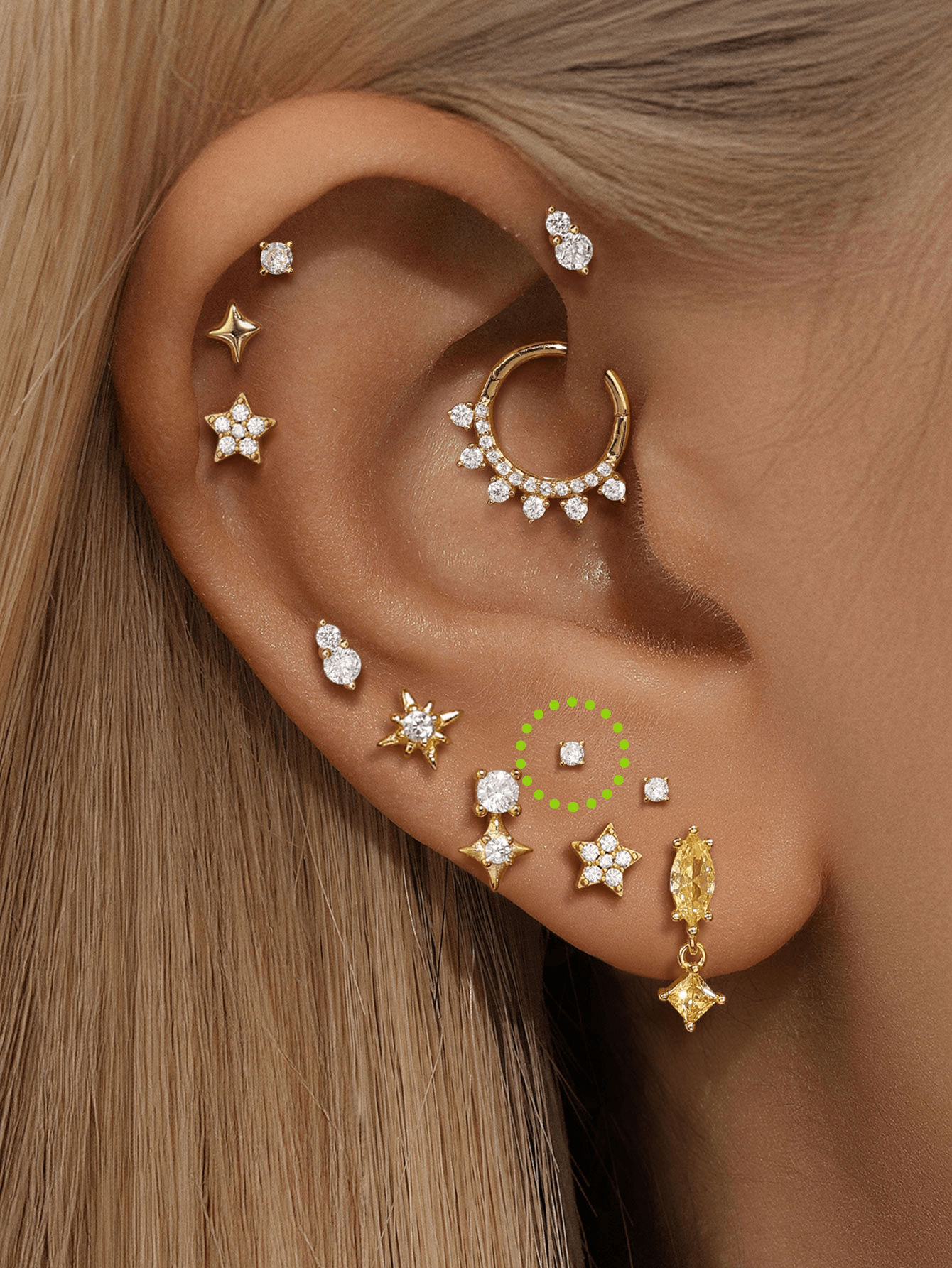 Isabella – Guldøreringe med en blød, flydende form.