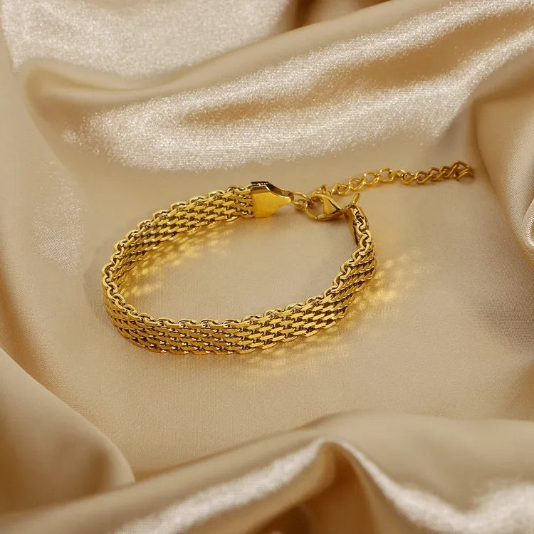 Lena – Delikat armbånd med enkel silhuet.
