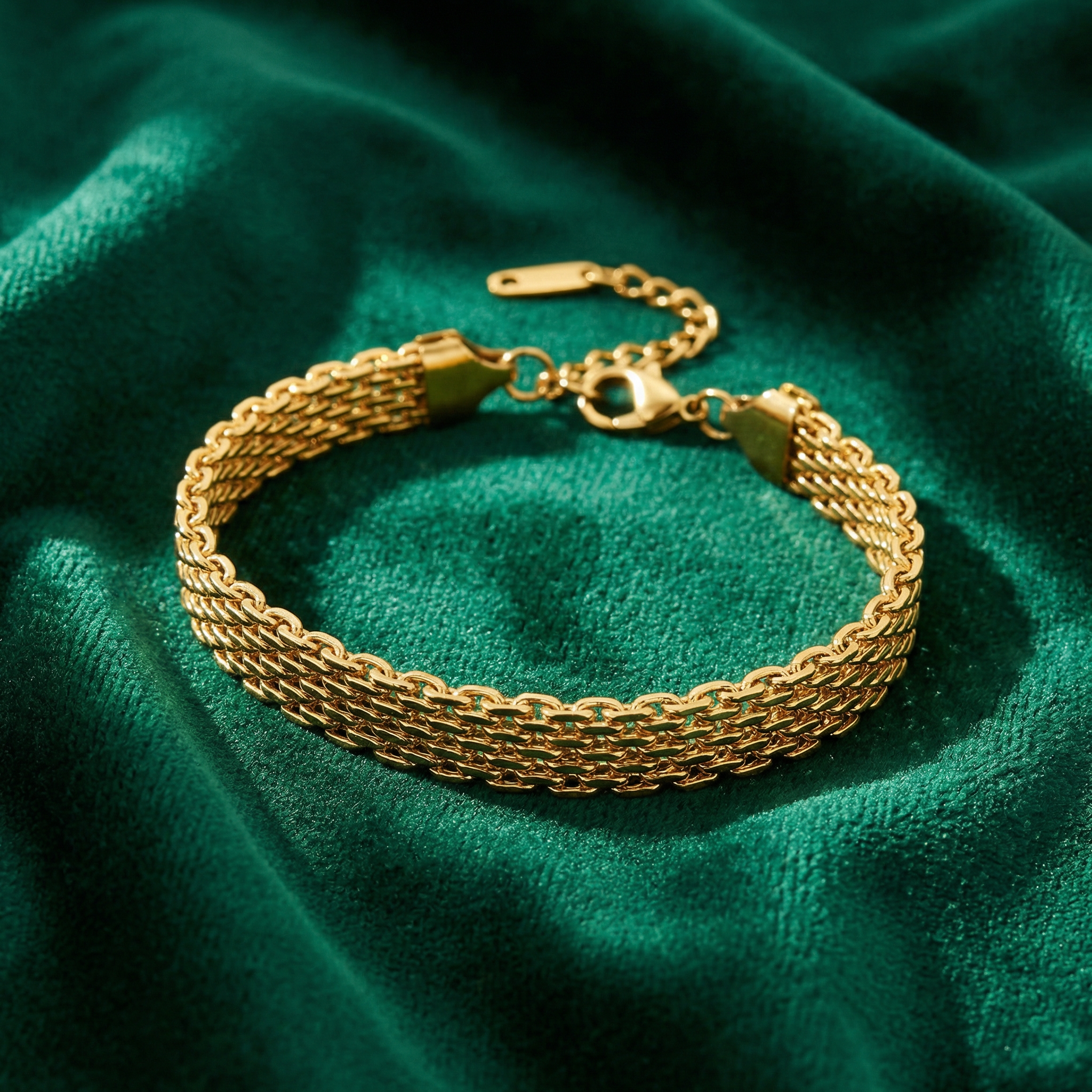Lena – Delikat armbånd med enkel silhuet.