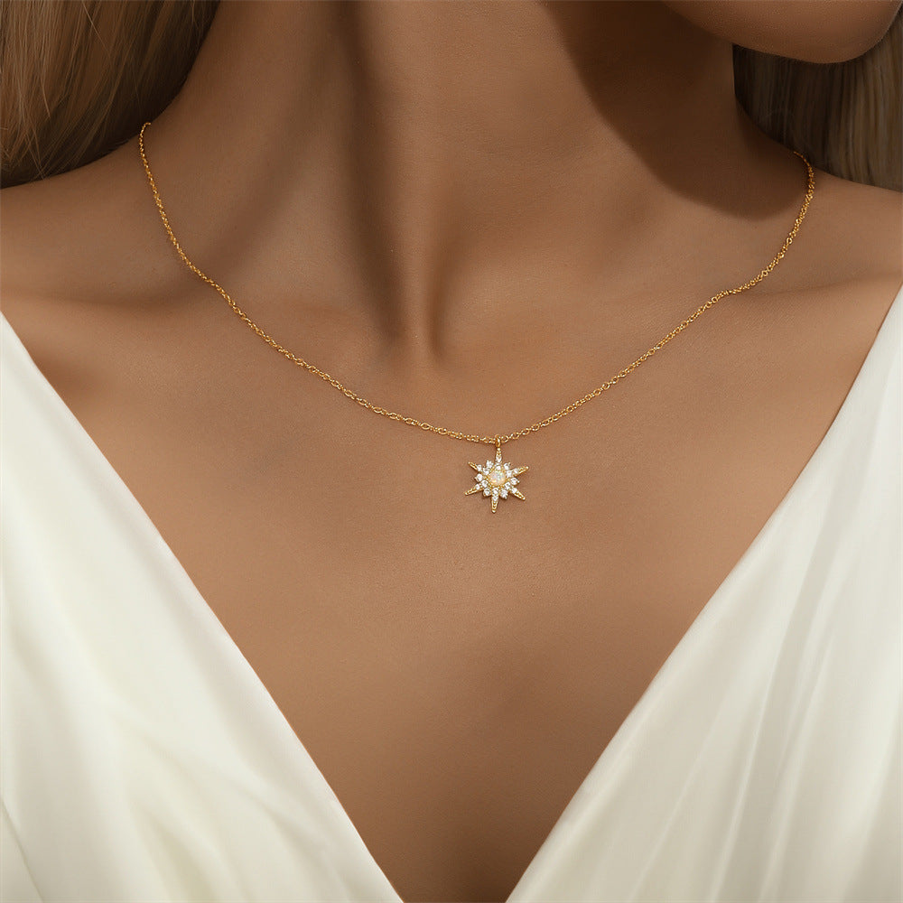 Amelie – Delikat sølvhalskæde med rund vedhæng.